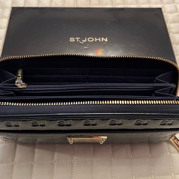 St. John Navy Blue Patent Leather Zipped Wallet 8”L x 0.75"W x 4"H like new - Picture 5 of 10